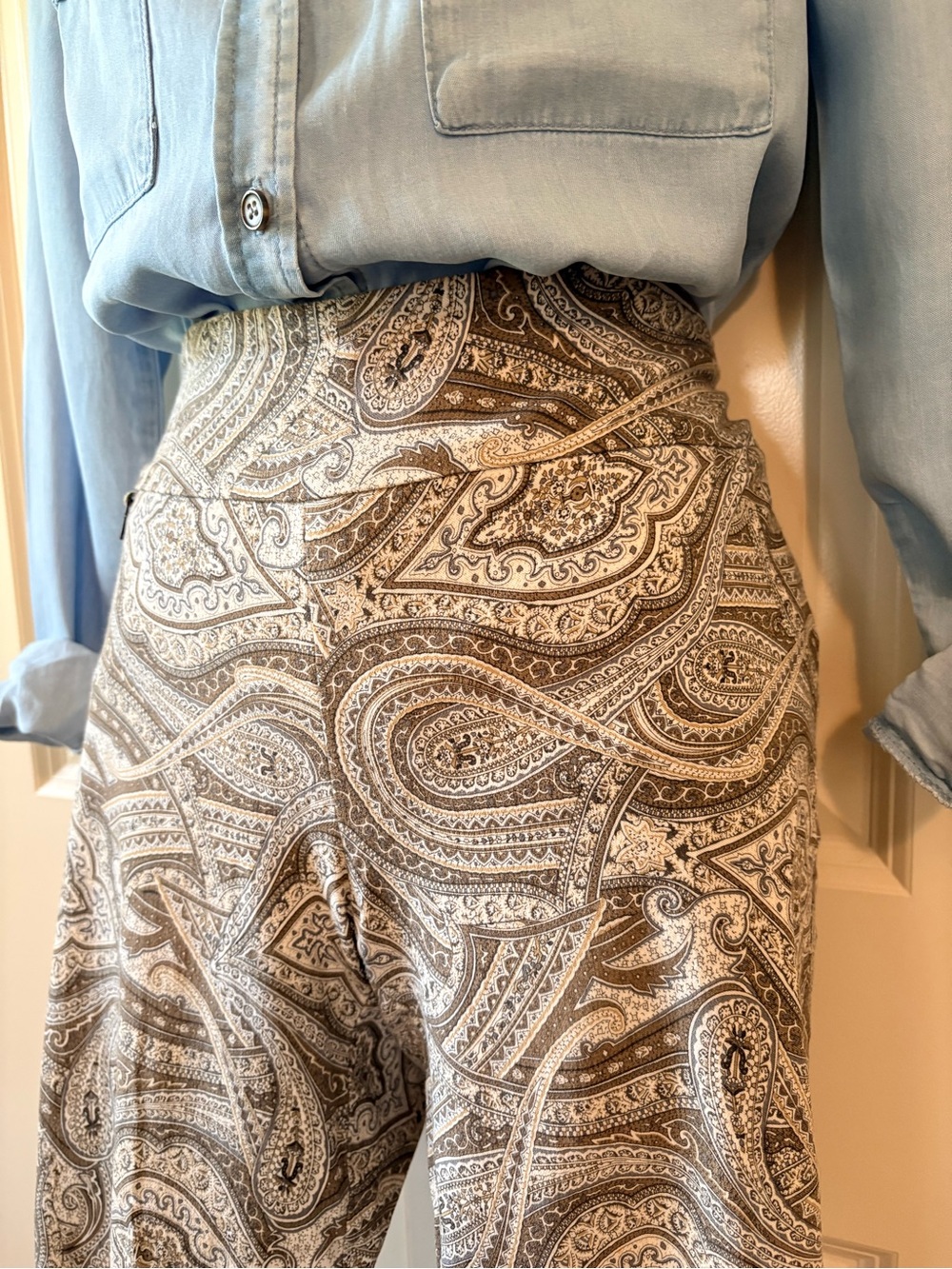 LISETTE Paisley Print leggings in Taupe, Cream & Gray, size s/m - Picture 2 of 5